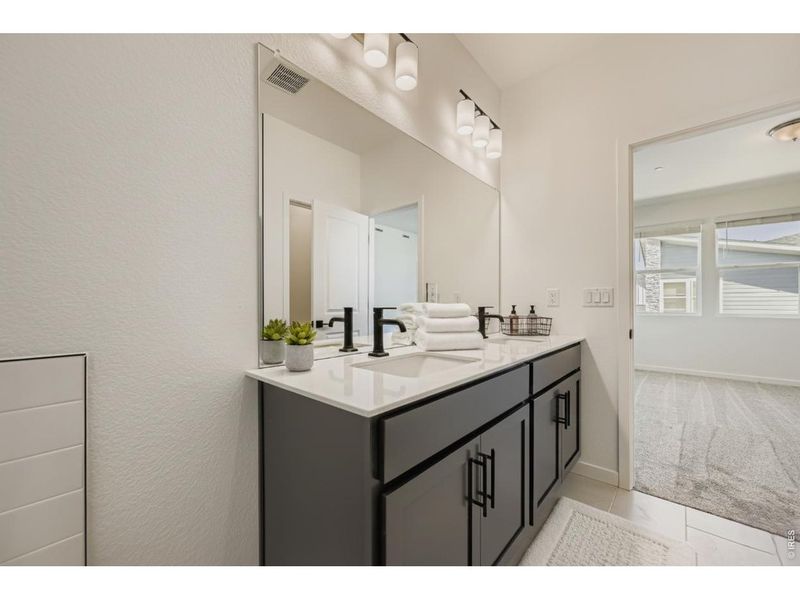 Furnished interior view inside a new home in Mountain Brook, Longmont (Image 12).