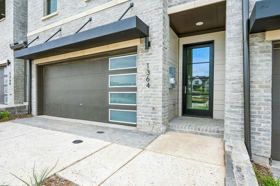 Offering wonderful contemporary style, this dream home had the perfect entry area to welcome family and friends. Offering wonderful contemporary style, this dream home had the perfect entry area to welcome family and friends.