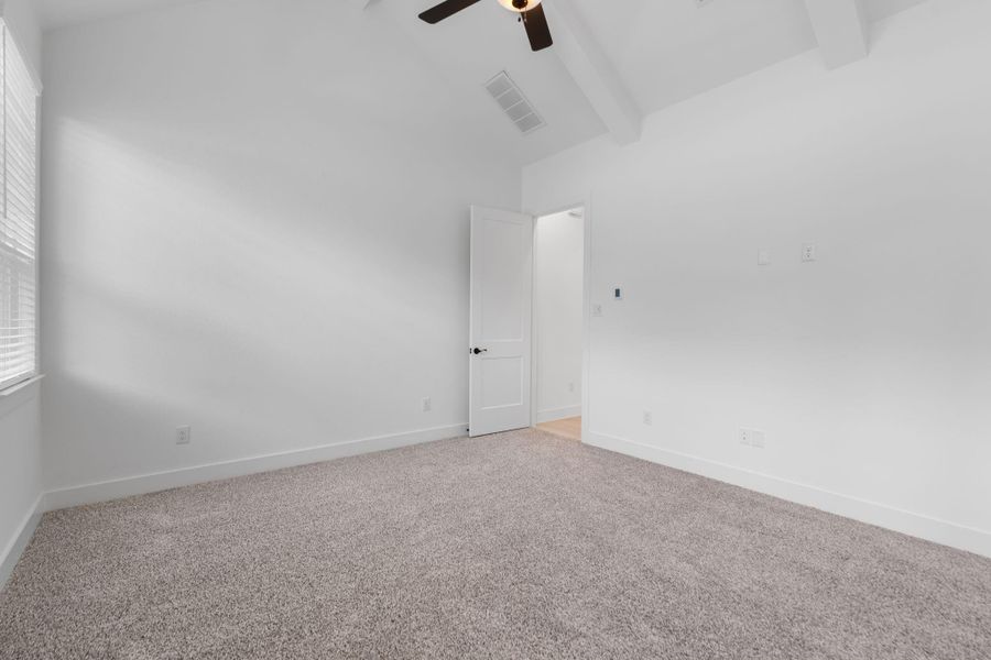 Spacious, unfurnished interior of a new home in Riceland, Mont Belvieu (Image 35).