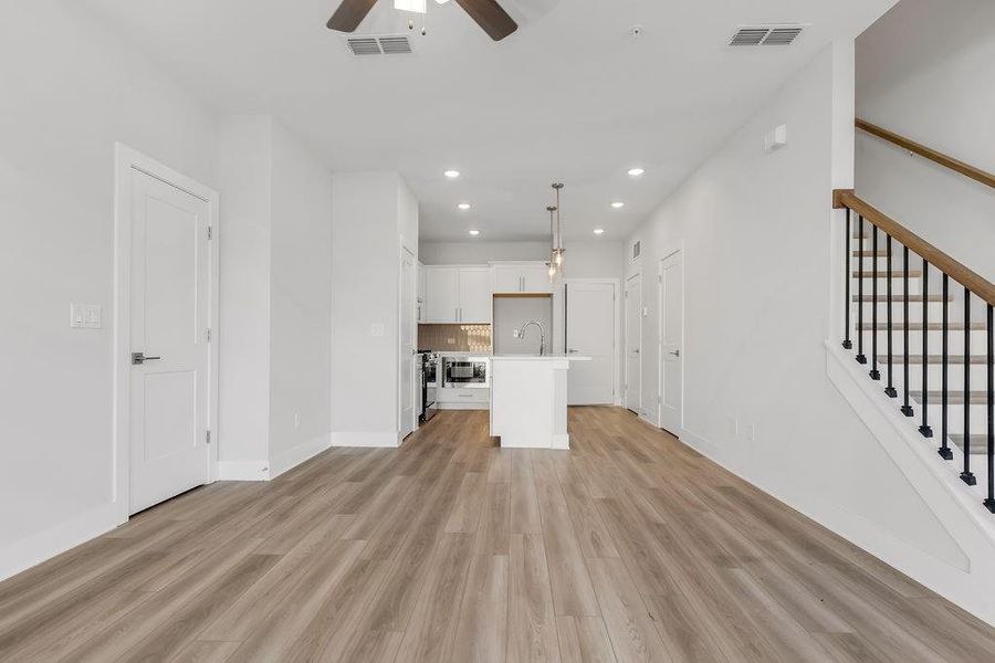 Spacious, unfurnished interior of a new home in Echo Park, Suwanee (Image 12).