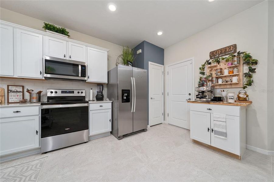 Furnished interior view inside a new home in , Davenport (Image 19).