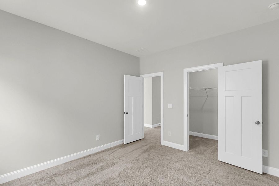 Spacious, unfurnished interior of a new home in Tidewater at Lakes of Cane Bay, Summerville (Image 45).