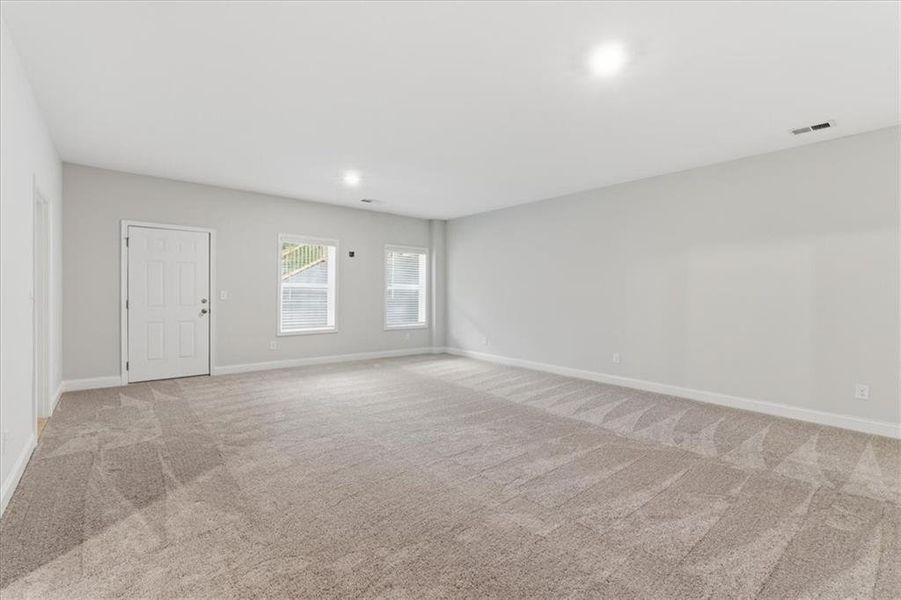 Spacious, unfurnished interior of a new home in , Dallas (Image 17).