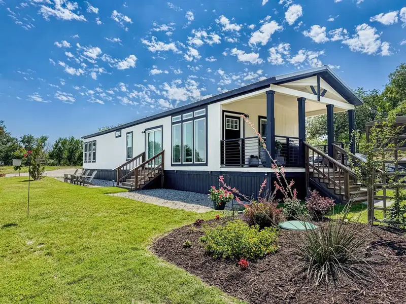 Exterior details and patio area of a home in , Runaway Bay (Image 21).