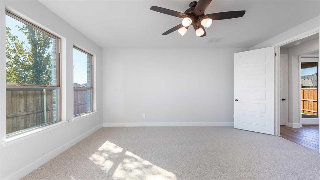 Spacious, unfurnished interior of a new home in The Parks At Wilson Creek 40', Celina (Image 22).