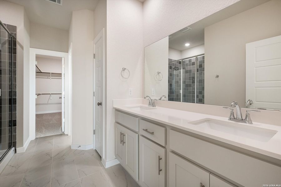 Furnished interior view inside a new home in Avondale, San Antonio (Image 10).