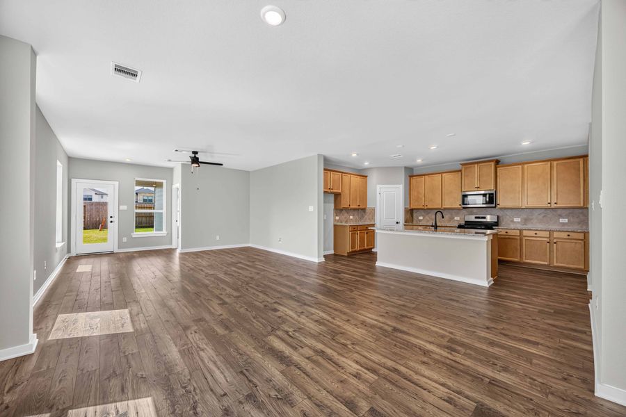 Spacious, unfurnished interior of a new home in La Segarra 40', Brookshire (Image 23). Spacious, unfurnished interior of a new home in La Segarra 40', Brookshire (Image 23).