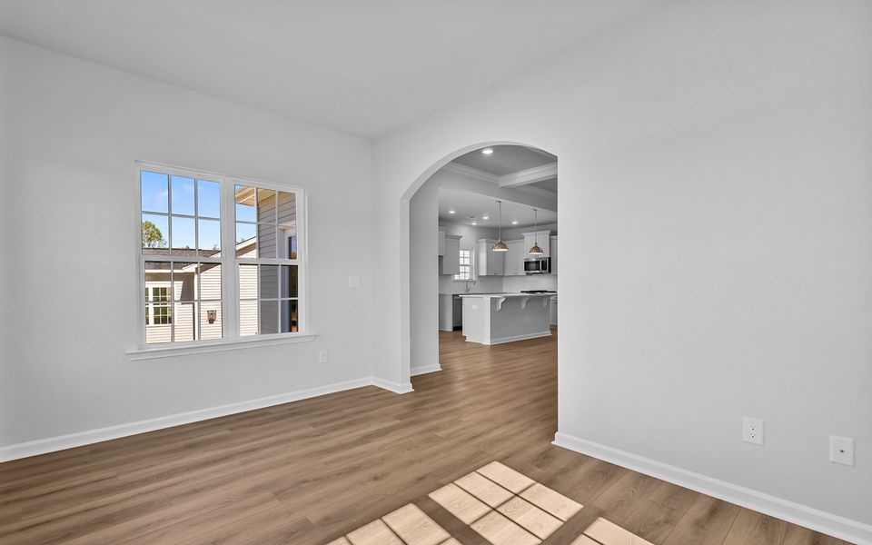 Spacious, unfurnished interior of a new home in Fieldstone, Lexington (Image 24).