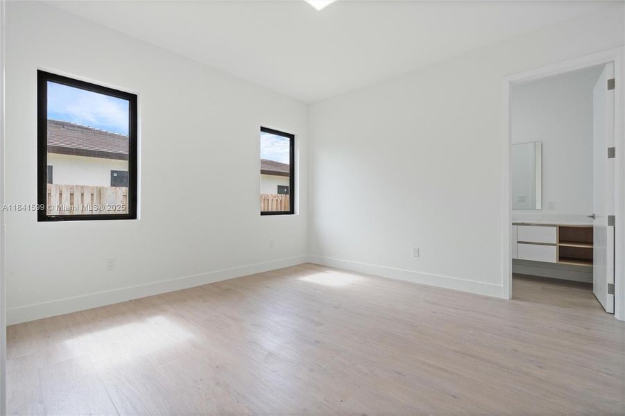 Spacious, unfurnished interior of a new home in , Cutler Bay (Image 18).
