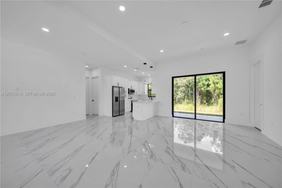 Spacious, unfurnished interior of a new home in , Lehigh Acres (Image 25).
