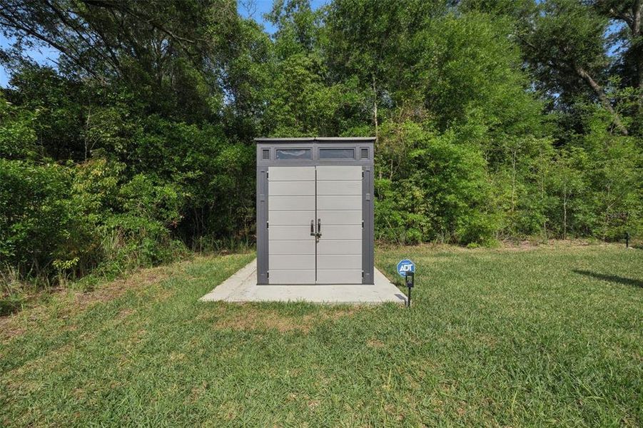 Exterior details and patio area of a home in , Mount Dora (Image 34).