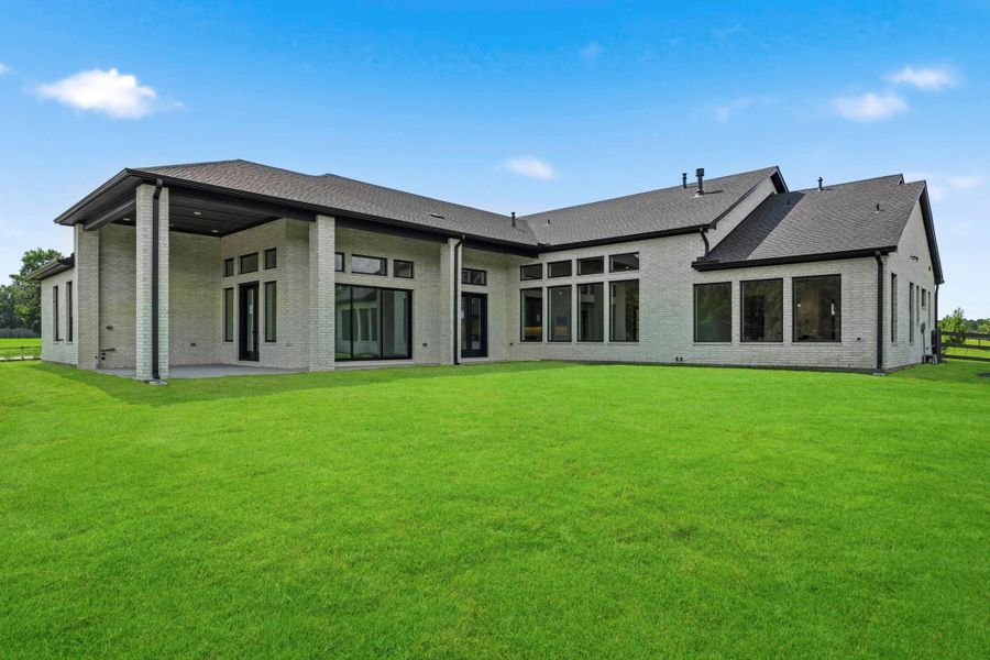 Exterior details and patio area of a home in Bentwood Farms, Montgomery (Image 27).