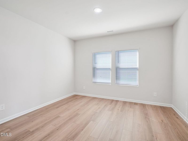 19-web-or-mls-Raleigh - Oak Manor - 508