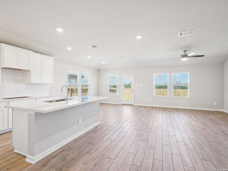 Spacious, unfurnished interior of a new home in , Marion (Image 7).