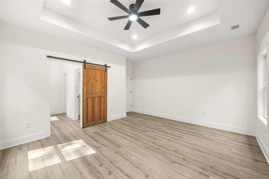 Spacious, unfurnished interior of a new home in , Dallas (Image 12).