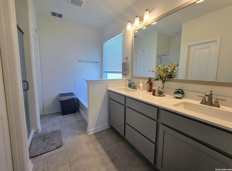 Furnished interior view inside a new home in Homestead, Schertz (Image 13).