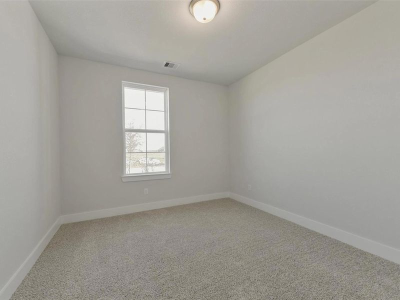 Spacious, unfurnished interior of a new home in Lago Mar, Texas City (Image 28).
