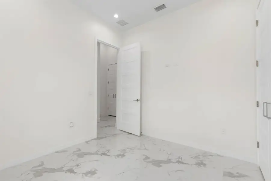 53-web-or-mls-116 Longview Way N-50