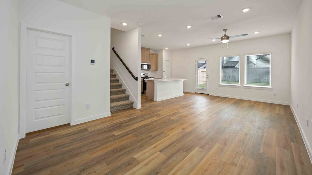 Spacious, unfurnished interior of a new home in Grand West, Houston (Image 6).