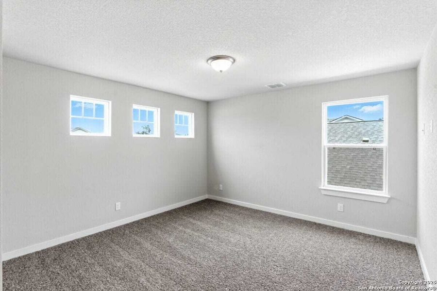 Spacious, unfurnished interior of a new home in August Fields, New Braunfels (Image 15).