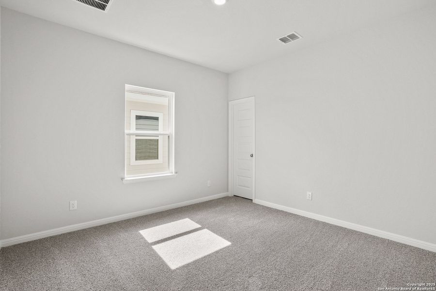 Spacious, unfurnished interior of a new home in Melissa Ranch, San Antonio (Image 14).