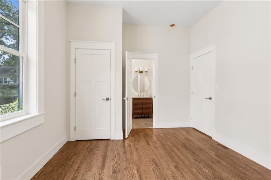 Spacious, unfurnished interior of a new home in , Pine Lake (Image 24).