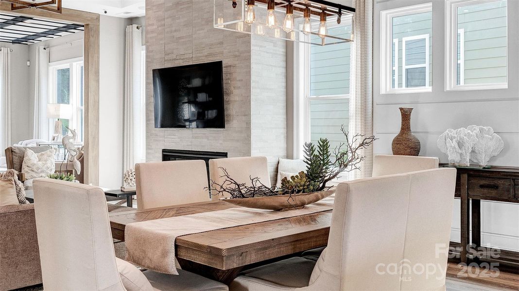 Model photo used for reference