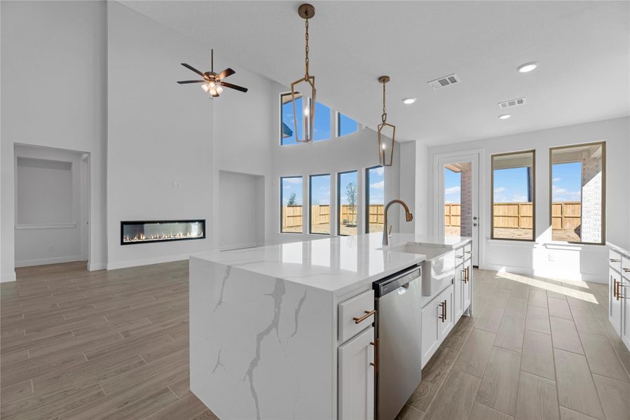 Representative image. Features, selections and colors may vary.