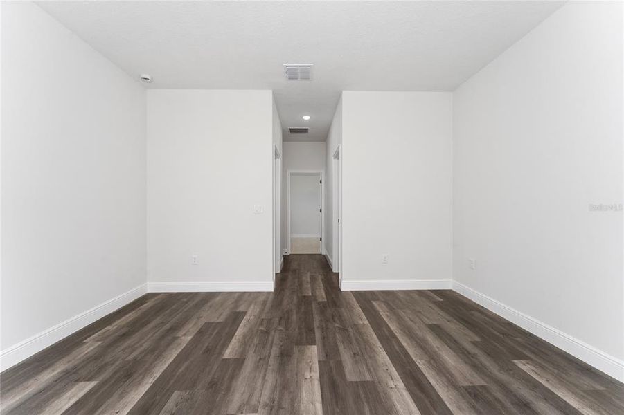 Spacious, unfurnished interior of a new home in , Ocala (Image 16).