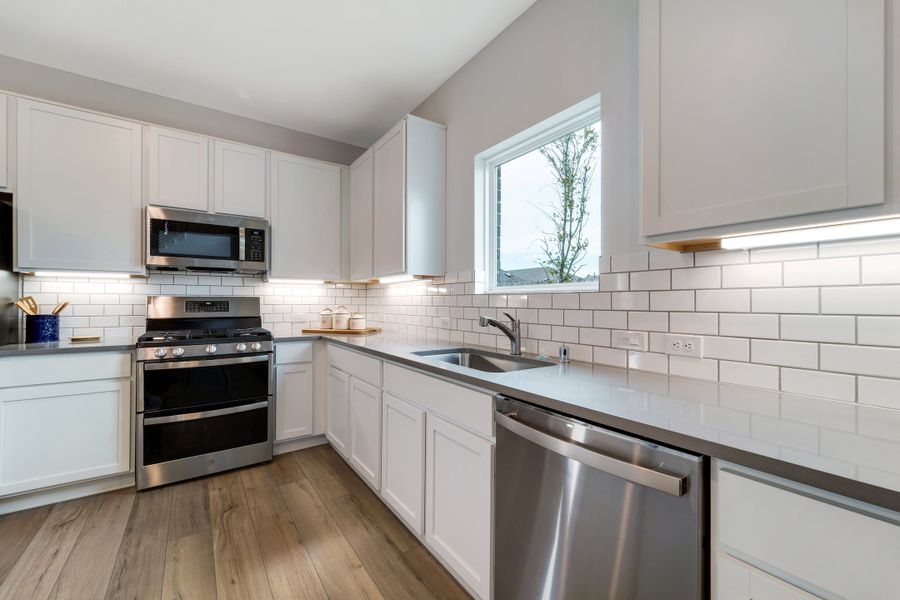 Furnished interior view inside a new home in Saddlebrook Estates, Waxahachie (Image 15). Furnished interior view inside a new home in Saddlebrook Estates, Waxahachie (Image 15).