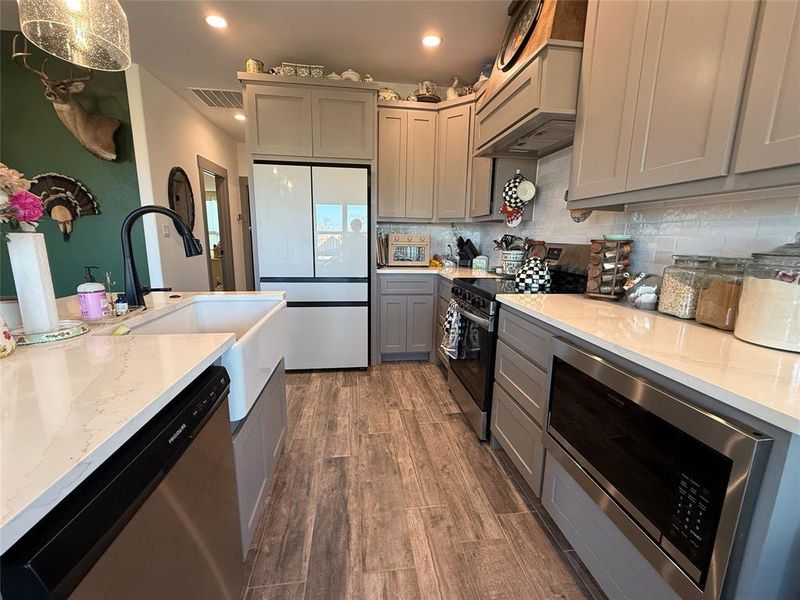 Furnished interior view inside a new home in , Tolar (Image 22).