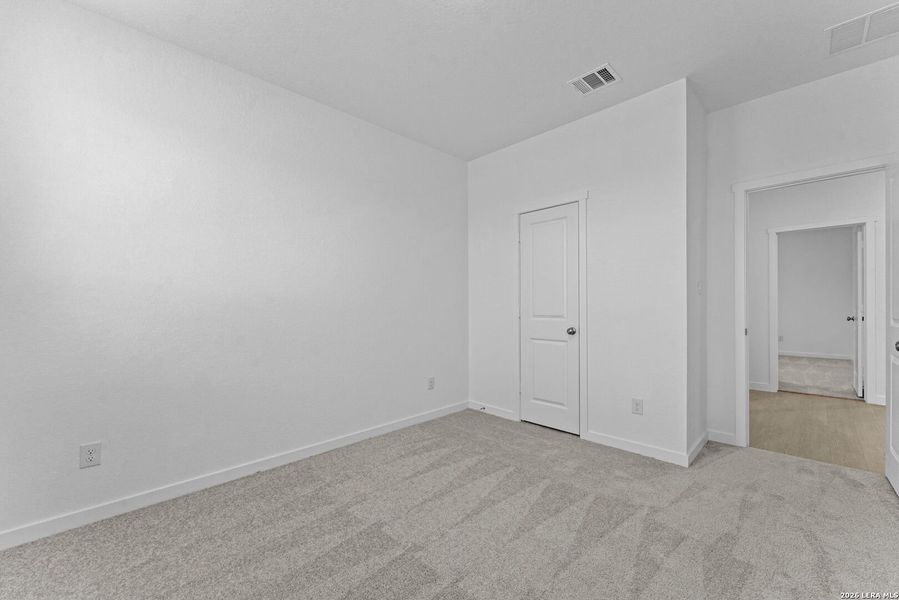 Spacious, unfurnished interior of a new home in Sky Ranch, New Braunfels (Image 21).