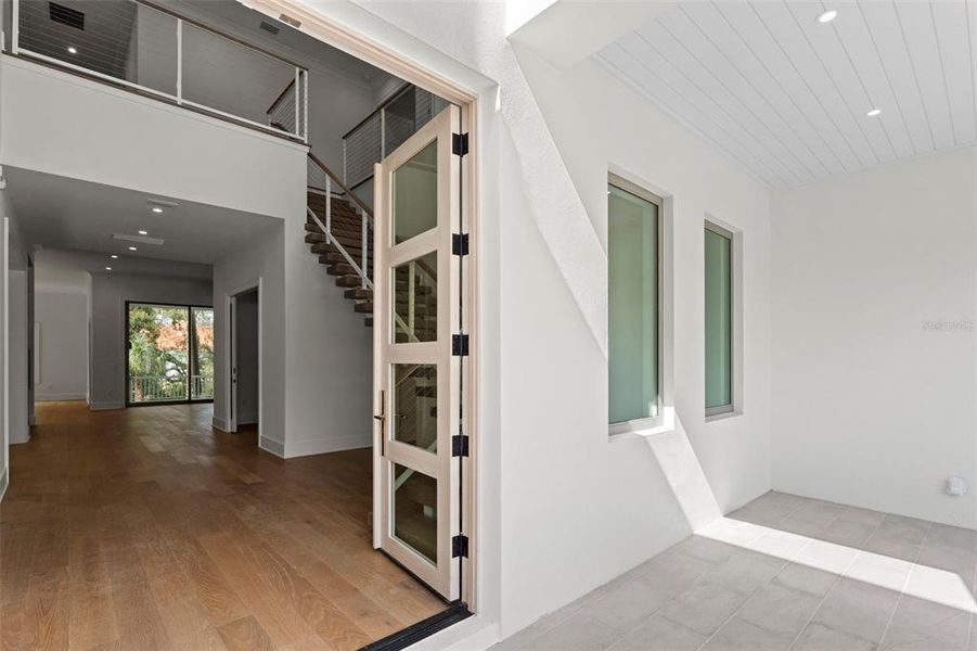 Spacious, unfurnished interior of a new home in , Tampa (Image 65).