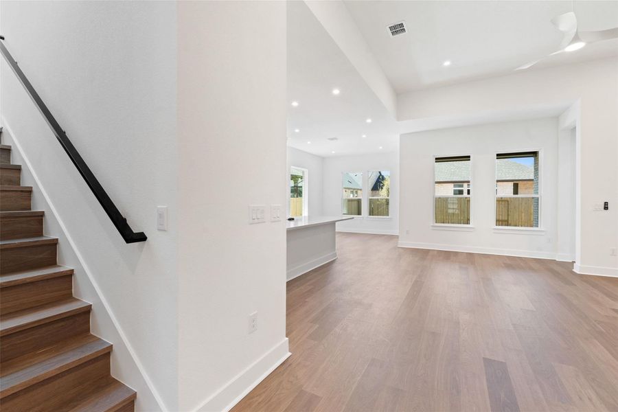 Spacious, unfurnished interior of a new home in Persimmon, Buda (Image 31).