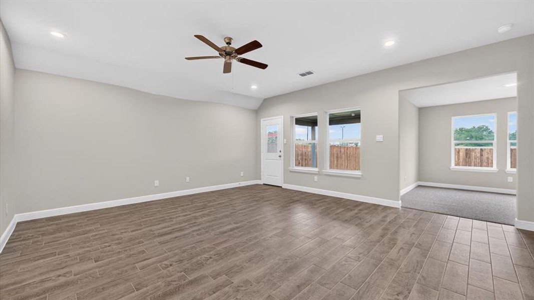 Spacious, unfurnished interior of a new home in Parkerville Meadows, DeSoto (Image 19). Spacious, unfurnished interior of a new home in Parkerville Meadows, DeSoto (Image 19).