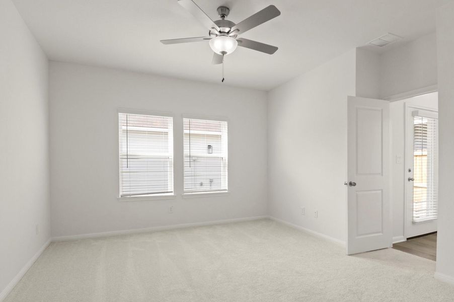 Spacious, unfurnished interior of a new home in Trace, San Marcos (Image 28).