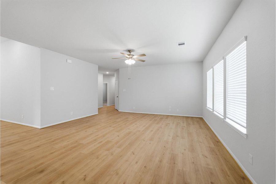 Spacious, unfurnished interior of a new home in Trails at Woodhaven Lakes, La Marque (Image 26). Spacious, unfurnished interior of a new home in Trails at Woodhaven Lakes, La Marque (Image 26).