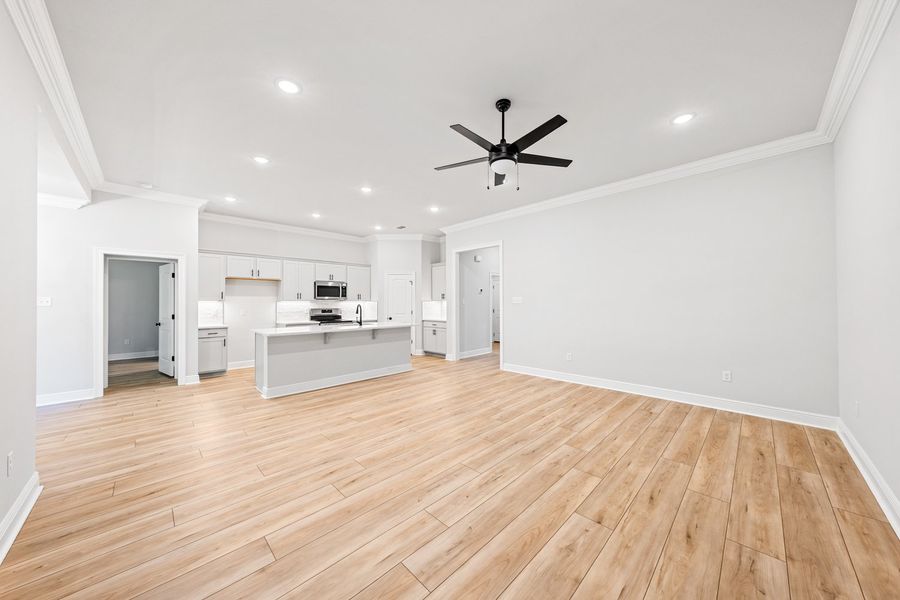 Spacious, unfurnished interior of a new home in Eagle Pointe, Pensacola (Image 11).