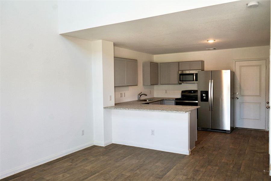 Furnished interior view inside a new home in Marie Village, Conroe (Image 5).