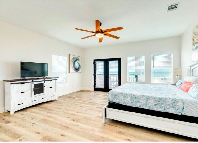 Furnished interior view inside a new home in , Galveston (Image 33).