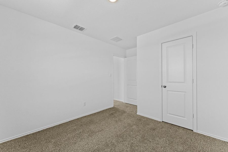 Spacious, unfurnished interior of a new home in Valverde, Bastrop (Image 15).