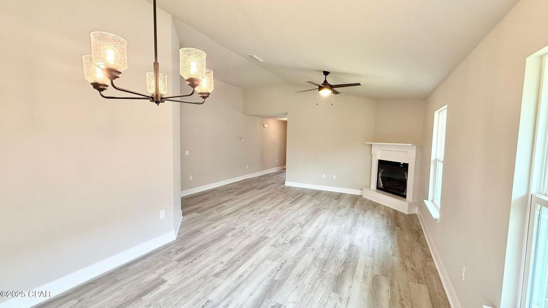 Spacious, unfurnished interior of a new home in College Station, Panama City (Image 4).