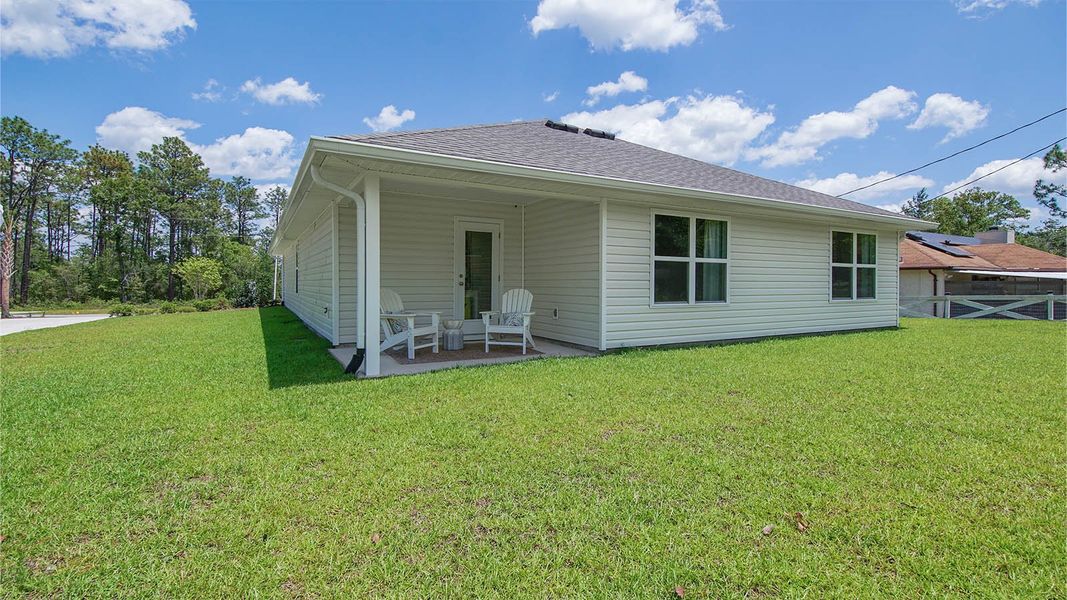 Representative exterior details of a home built from the Cali by D.R. Horton in Sunny Hills, Chipley (Image 4). Representative exterior details of a home built from the Cali by D.R. Horton in Sunny Hills, Chipley (Image 4).