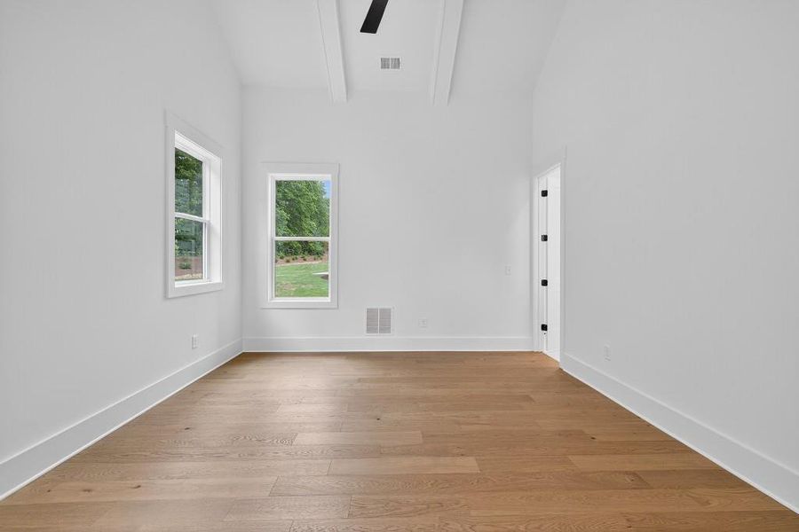 Spacious, unfurnished interior of a new home in Livingstone Park, Kennesaw (Image 38).