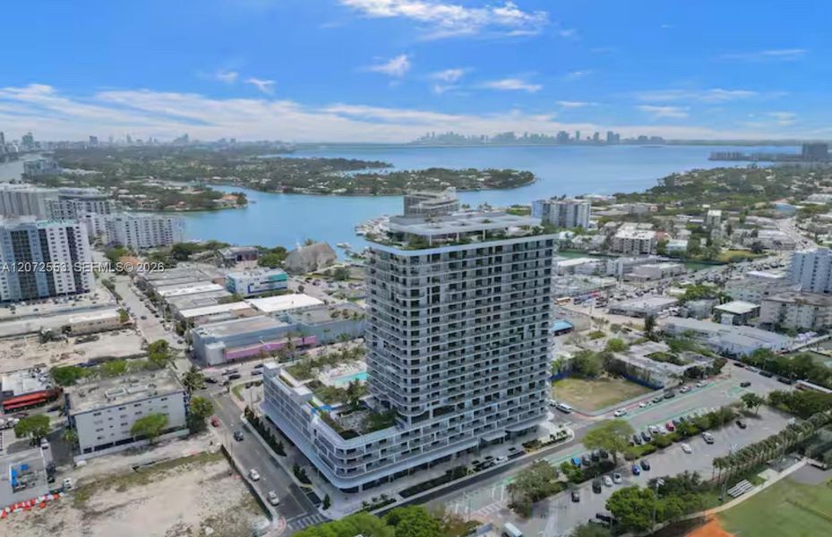 Condo located in Miami Beach, FL showcasing its design and architecture (Image 17).