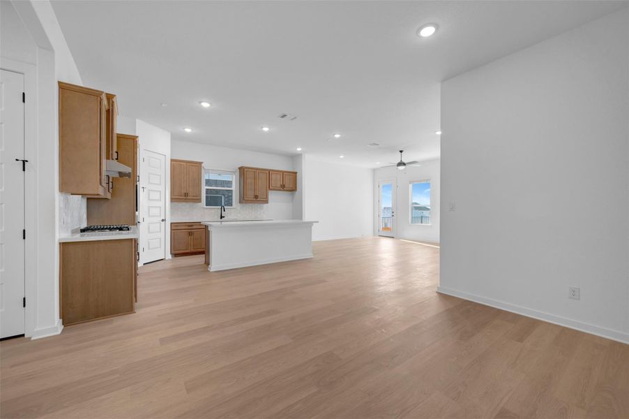 Spacious, unfurnished interior of a new home in Heritage, Dripping Springs (Image 33).
