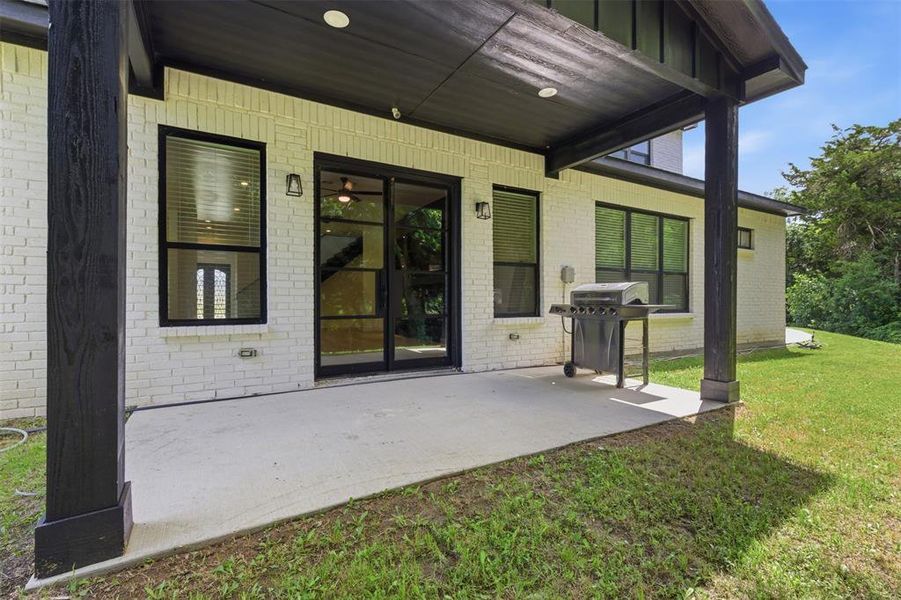 Exterior details and patio area of a home in , Ovilla (Image 29).