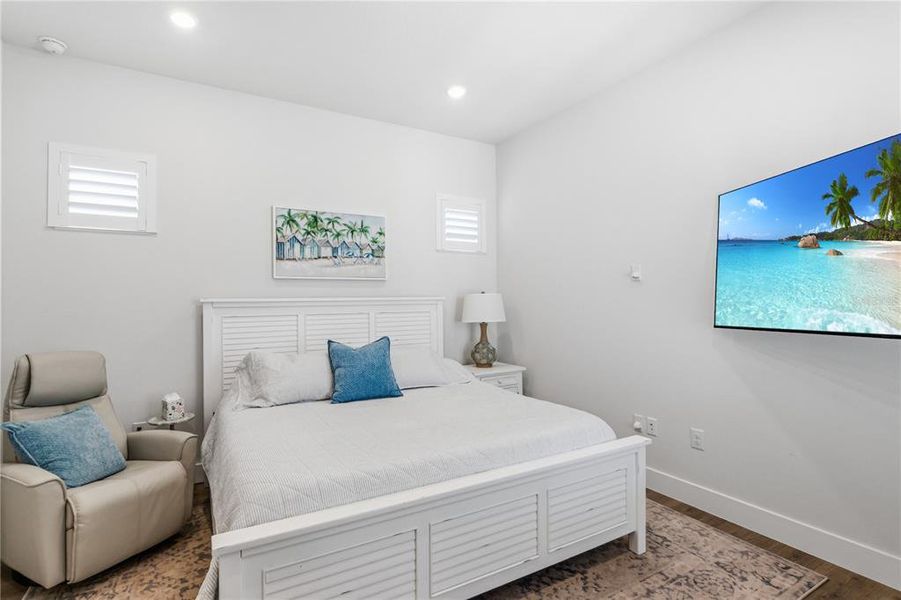 Furnished interior view inside a new home in Emerald Landing at Waterside at Lakewood Ranch – Cottage Series, Sarasota (Image 11). Furnished interior view inside a new home in Emerald Landing at Waterside at Lakewood Ranch – Cottage Series, Sarasota (Image 11).