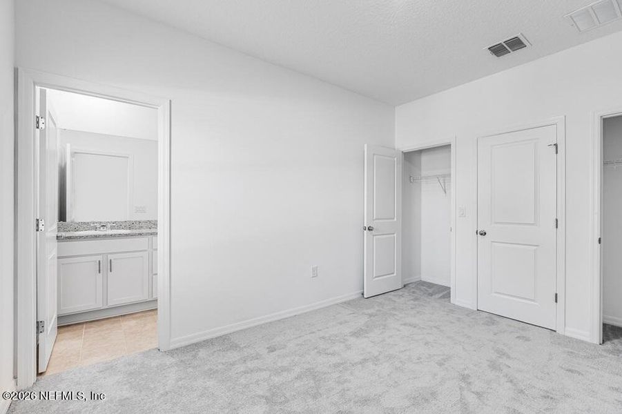 Spacious, unfurnished interior of a new home in , Jacksonville (Image 31).