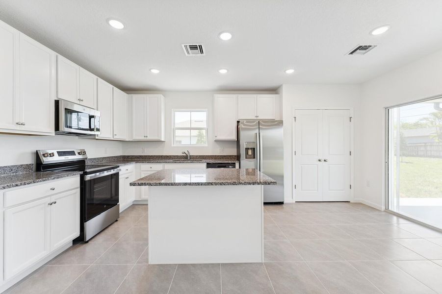 Kitchen & Dining Area